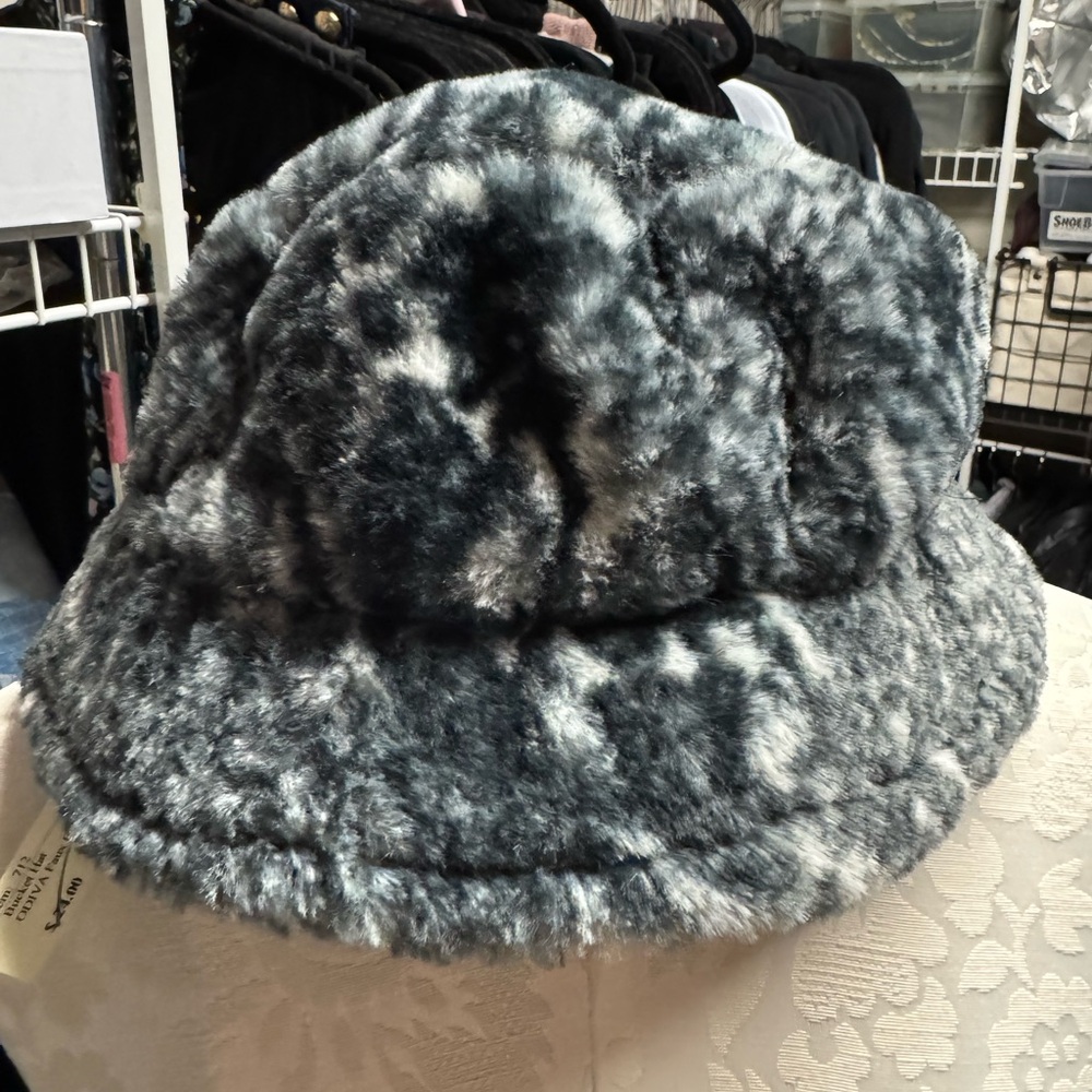 Bucket Hat nwt